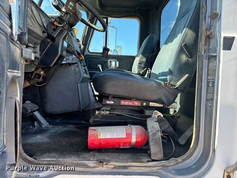 image for item FC1610 1990 Mack CH613 semi truck