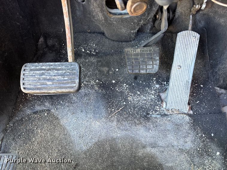 image for item FC1610 1990 Mack CH613 semi truck