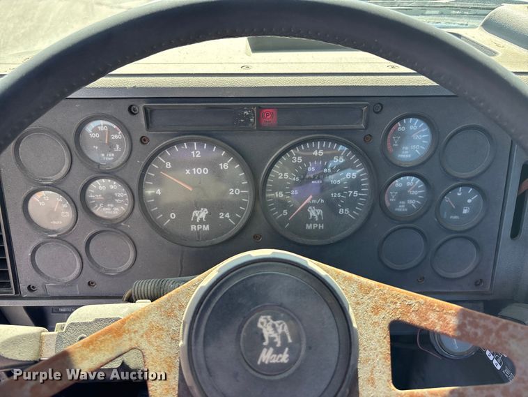 image for item FC1610 1990 Mack CH613 semi truck