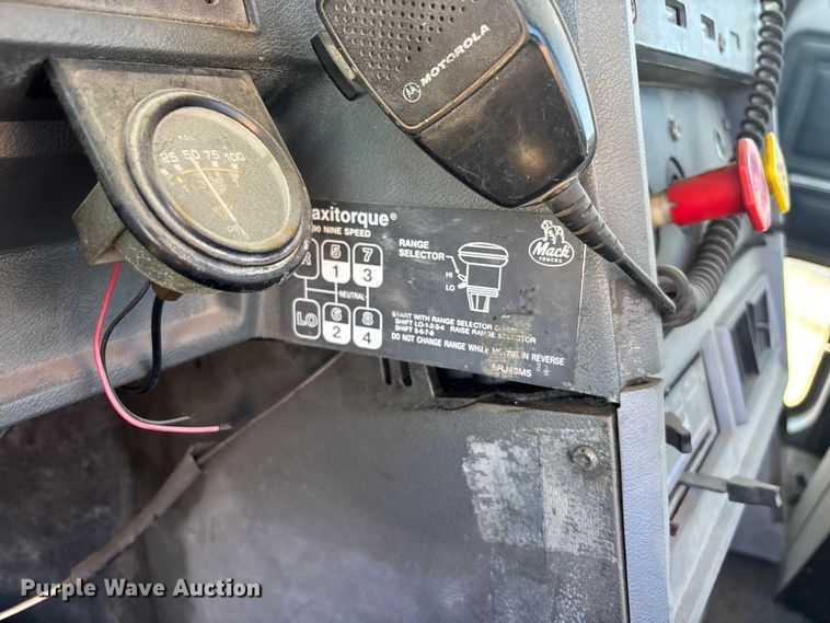 image for item FC1610 1990 Mack CH613 semi truck