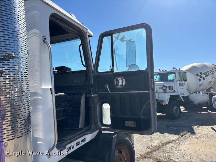 image for item FC1610 1990 Mack CH613 semi truck