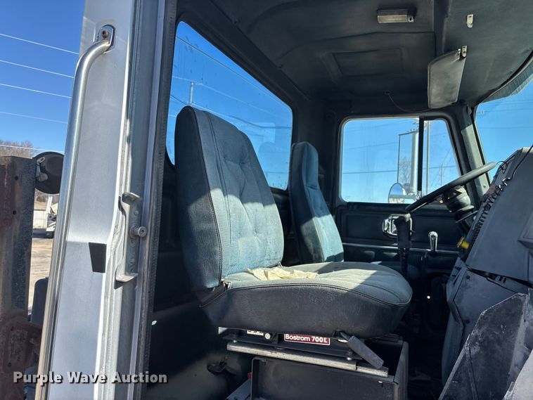 image for item FC1610 1990 Mack CH613 semi truck