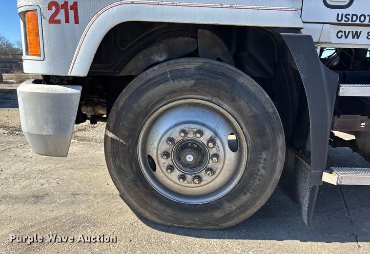 image for item FC1610 1990 Mack CH613 semi truck