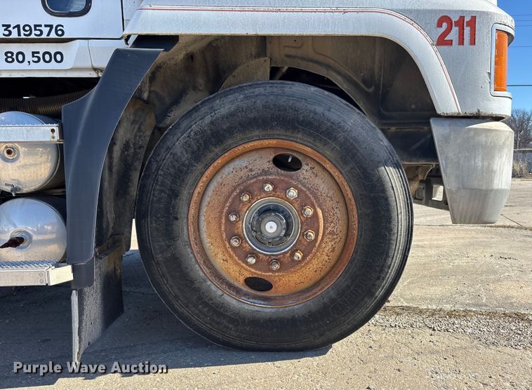 image for item FC1610 1990 Mack CH613 semi truck