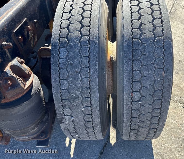 image for item FC1610 1990 Mack CH613 semi truck