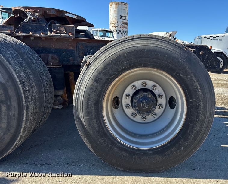 image for item FC1610 1990 Mack CH613 semi truck