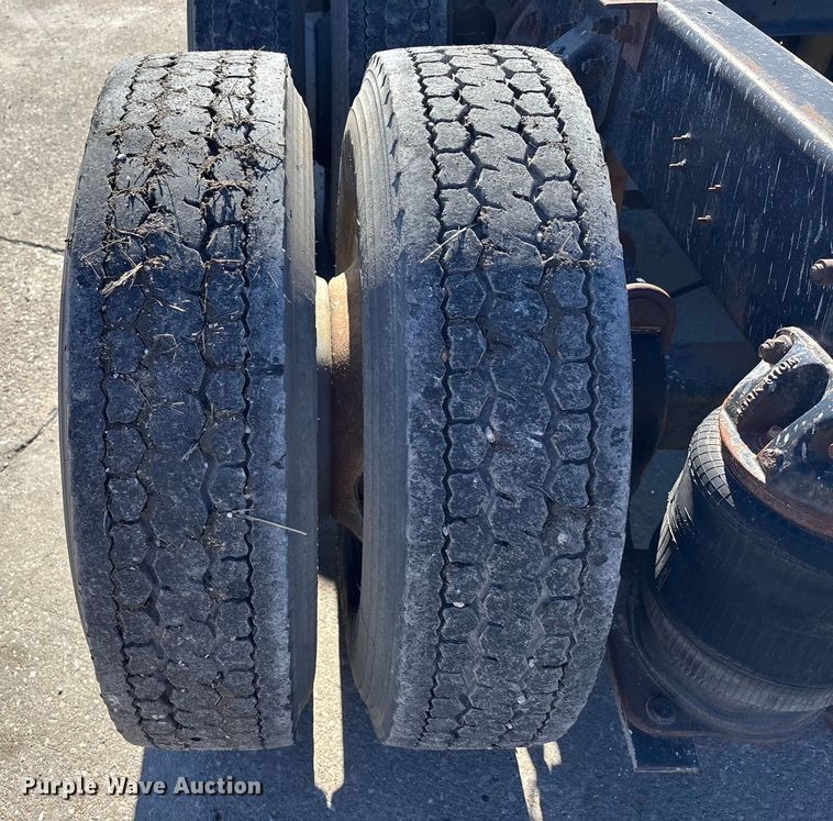 image for item FC1610 1990 Mack CH613 semi truck