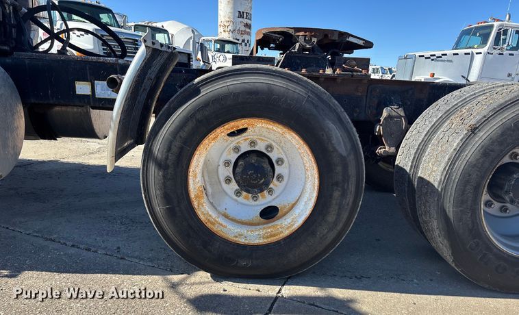 image for item FC1610 1990 Mack CH613 semi truck