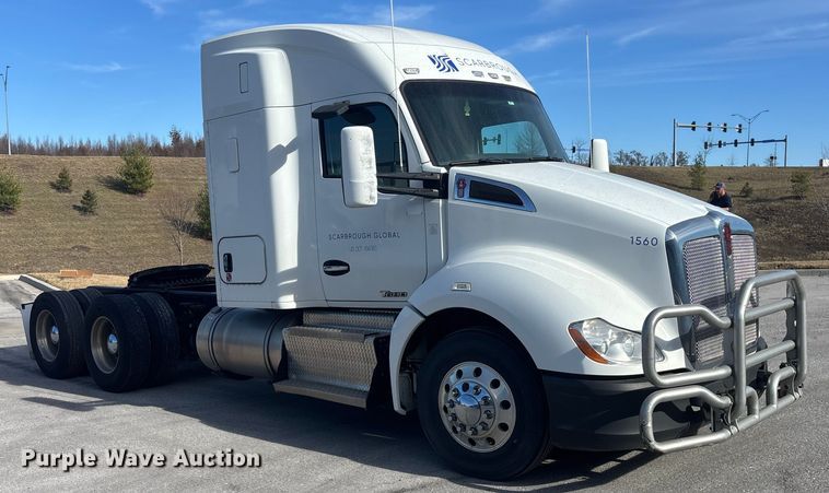 image for item FC1613 2015 Kenworth T680 semi truck
