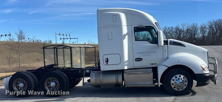 image for item FC1613 2015 Kenworth T680 semi truck