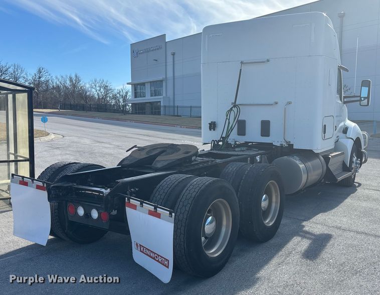 image for item FC1613 2015 Kenworth T680 semi truck