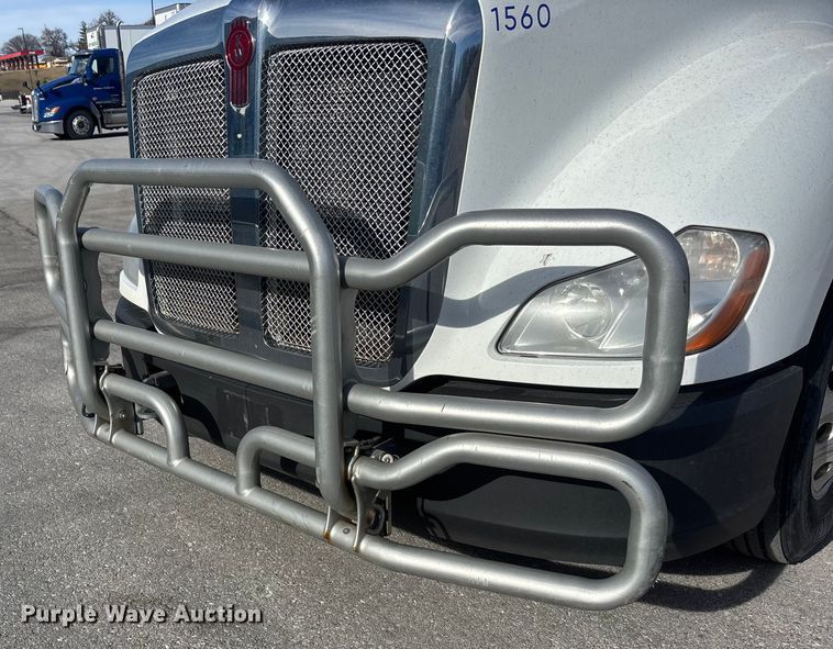 image for item FC1613 2015 Kenworth T680 semi truck