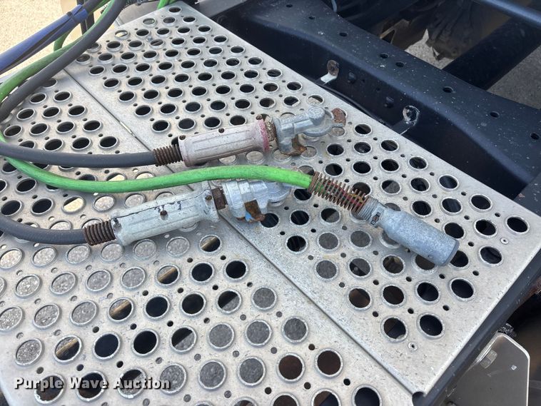 image for item FC1613 2015 Kenworth T680 semi truck