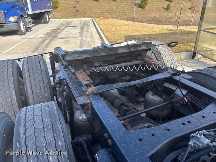 image for item FC1613 2015 Kenworth T680 semi truck