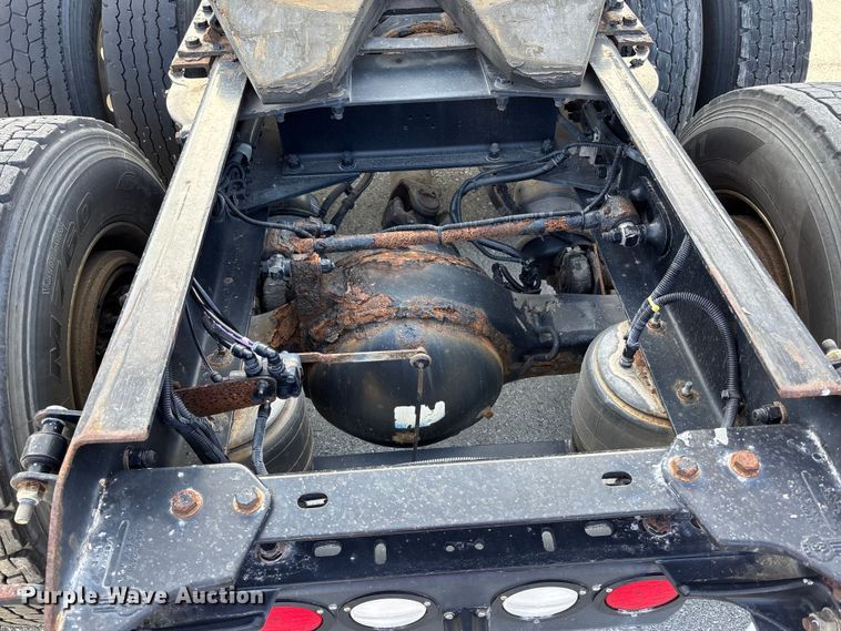 image for item FC1613 2015 Kenworth T680 semi truck