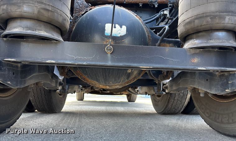 image for item FC1613 2015 Kenworth T680 semi truck