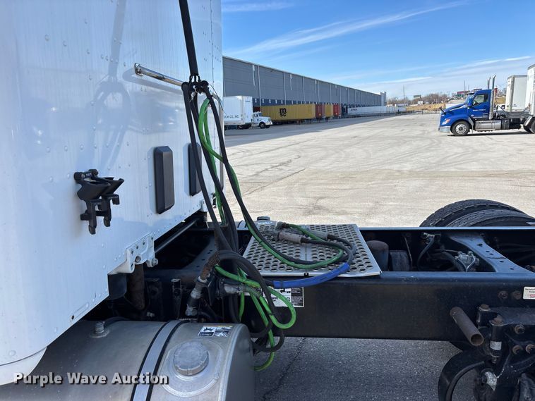 image for item FC1613 2015 Kenworth T680 semi truck