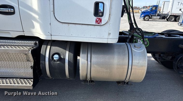 image for item FC1613 2015 Kenworth T680 semi truck