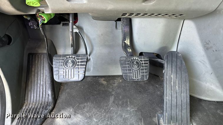 image for item FC1613 2015 Kenworth T680 semi truck