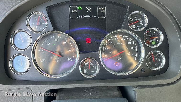 image for item FC1613 2015 Kenworth T680 semi truck