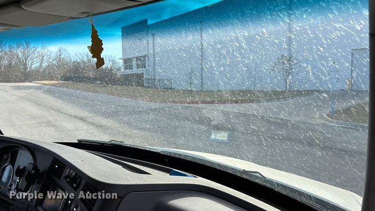 image for item FC1613 2015 Kenworth T680 semi truck