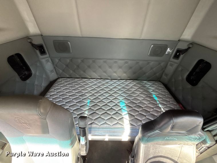 image for item FC1613 2015 Kenworth T680 semi truck