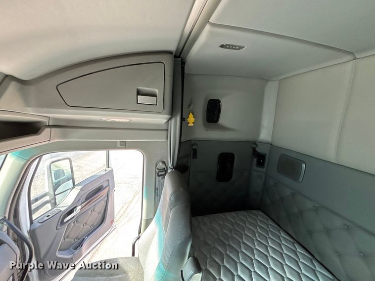 image for item FC1613 2015 Kenworth T680 semi truck