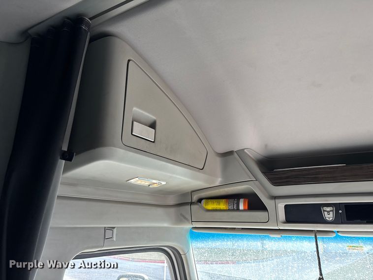 image for item FC1613 2015 Kenworth T680 semi truck