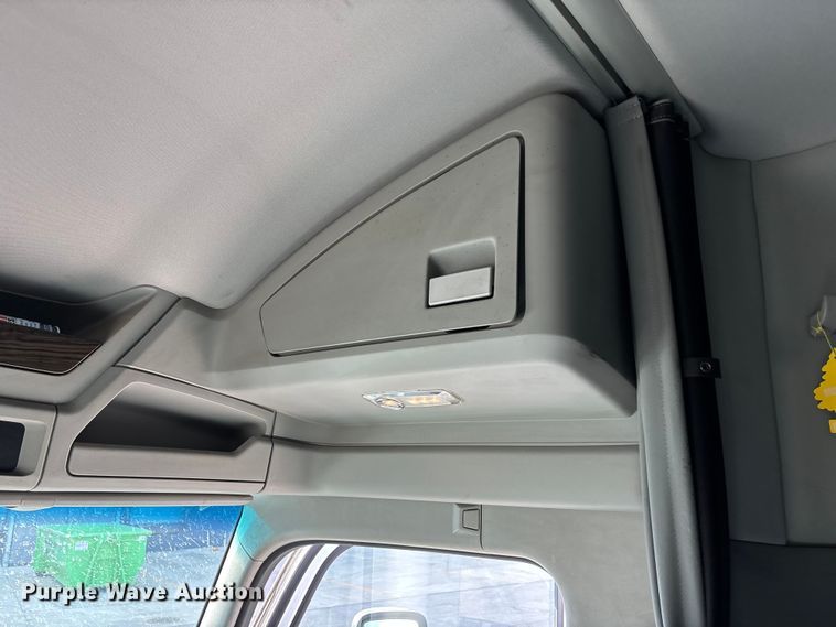 image for item FC1613 2015 Kenworth T680 semi truck