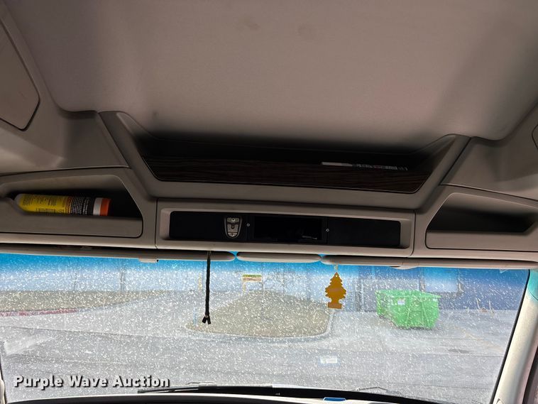 image for item FC1613 2015 Kenworth T680 semi truck