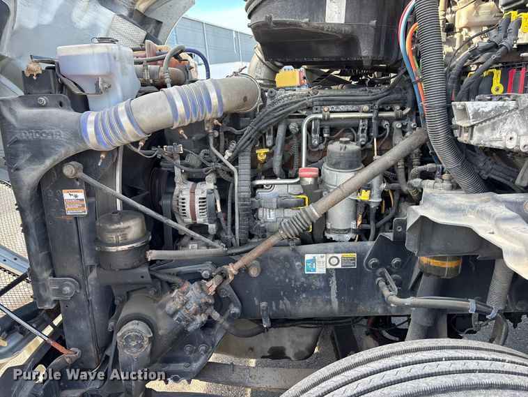 image for item FC1613 2015 Kenworth T680 semi truck