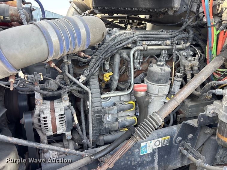 image for item FC1613 2015 Kenworth T680 semi truck