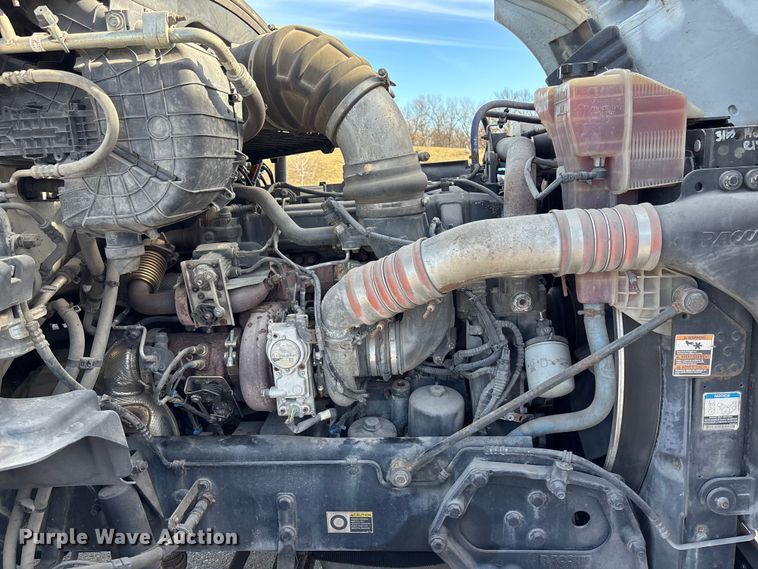 image for item FC1613 2015 Kenworth T680 semi truck