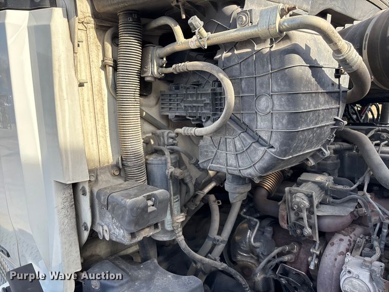 image for item FC1613 2015 Kenworth T680 semi truck