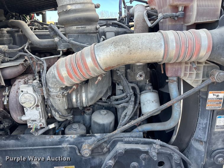 image for item FC1613 2015 Kenworth T680 semi truck