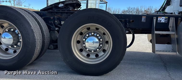 image for item FC1613 2015 Kenworth T680 semi truck