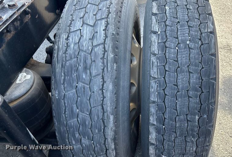 image for item FC1613 2015 Kenworth T680 semi truck