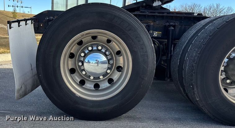 image for item FC1613 2015 Kenworth T680 semi truck