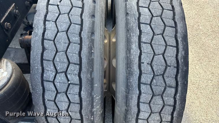 image for item FC1613 2015 Kenworth T680 semi truck