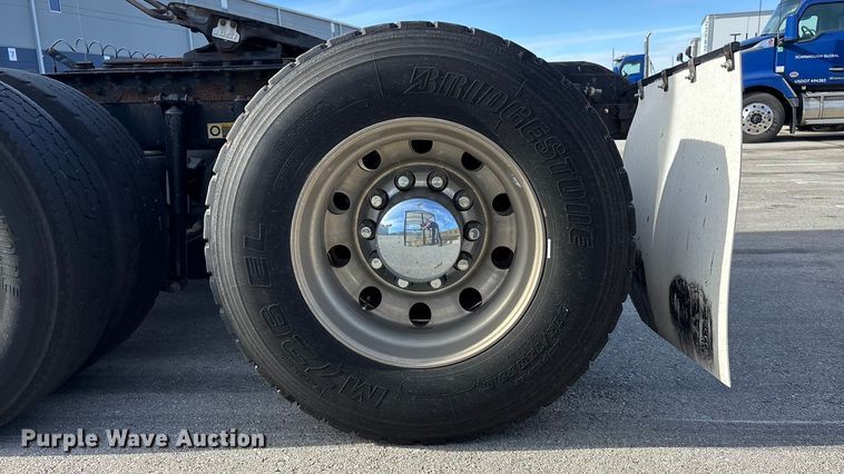 image for item FC1613 2015 Kenworth T680 semi truck