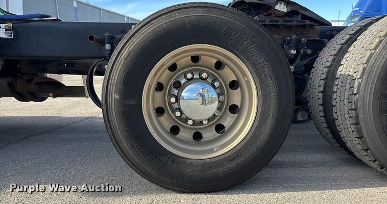 image for item FC1613 2015 Kenworth T680 semi truck