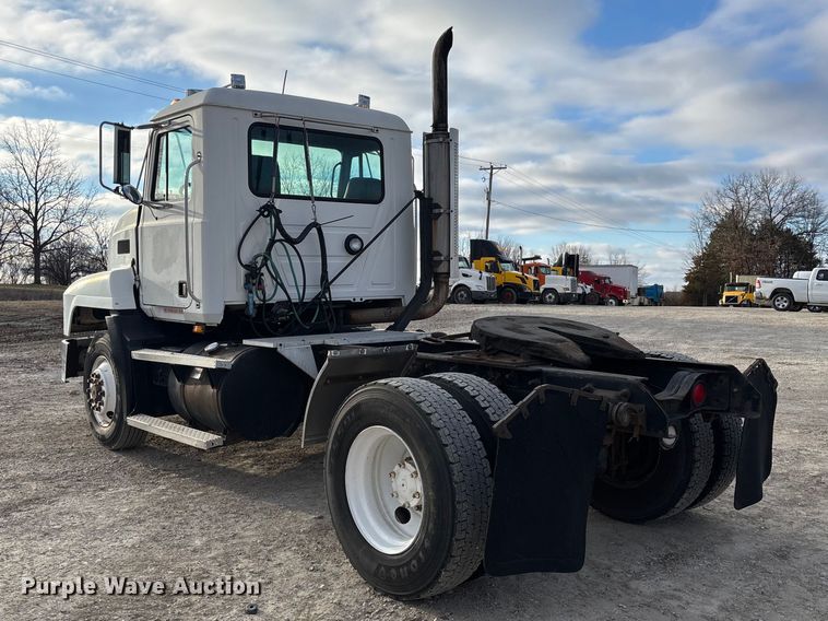 image for item FC1624 1997 Mack CH612 semi truck