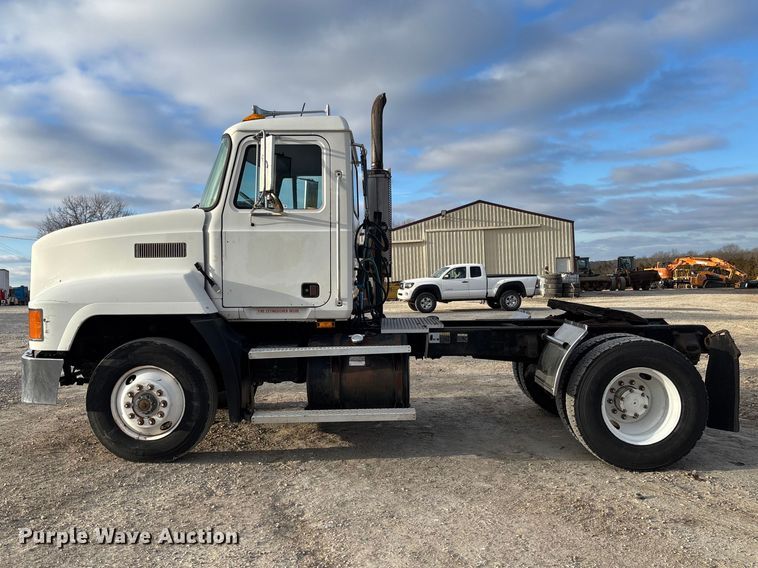 image for item FC1624 1997 Mack CH612 semi truck