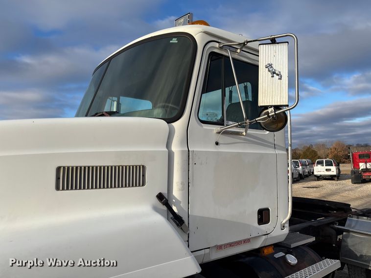 image for item FC1624 1997 Mack CH612 semi truck