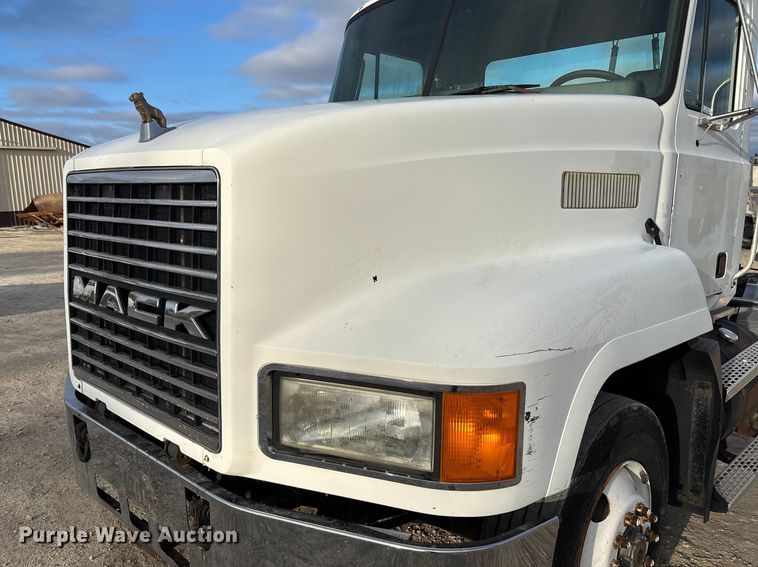 image for item FC1624 1997 Mack CH612 semi truck