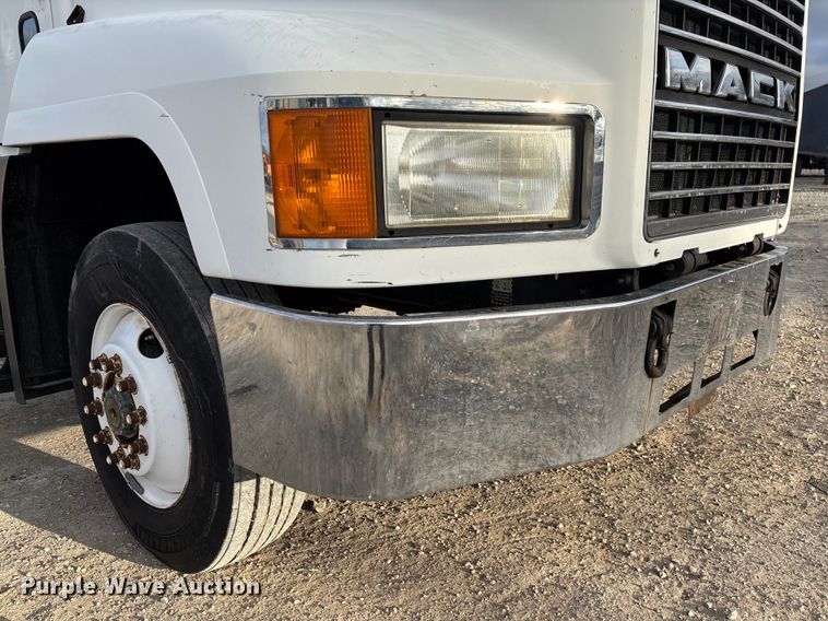 image for item FC1624 1997 Mack CH612 semi truck