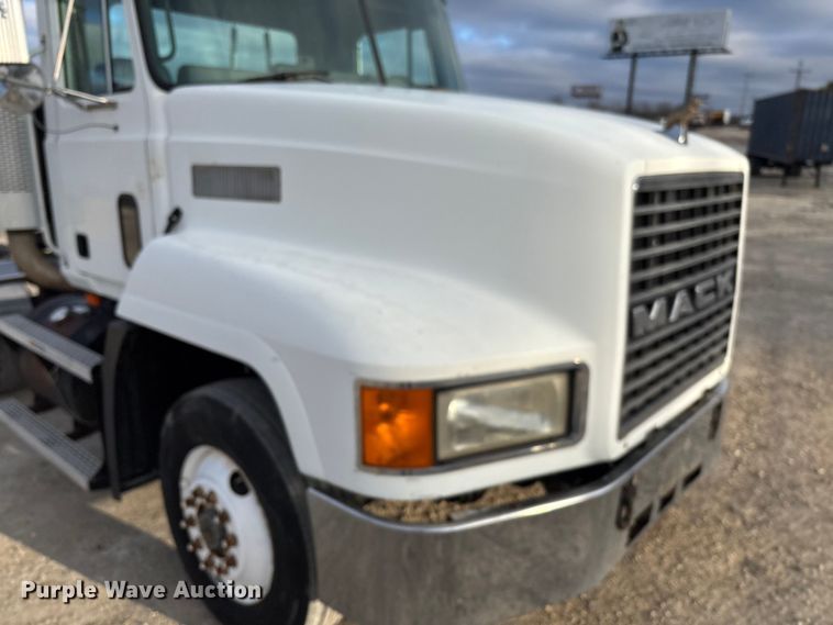 image for item FC1624 1997 Mack CH612 semi truck