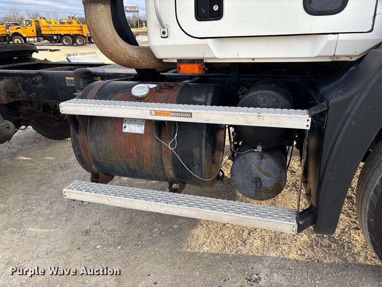 image for item FC1624 1997 Mack CH612 semi truck