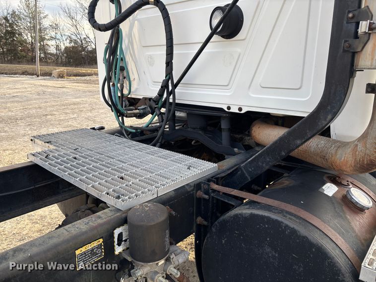 image for item FC1624 1997 Mack CH612 semi truck