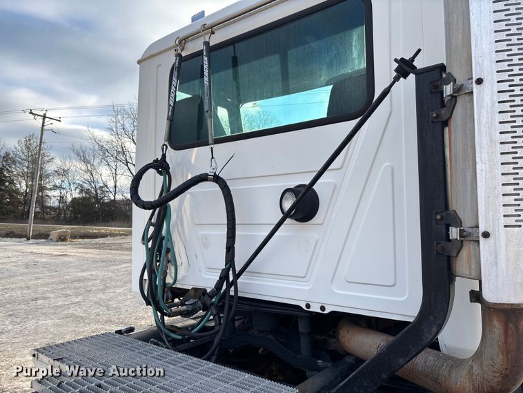 image for item FC1624 1997 Mack CH612 semi truck